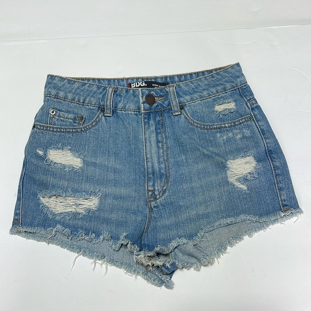 Urban Outfitters - high rise cheeky - medium wash blue jeans shorts - Size 26